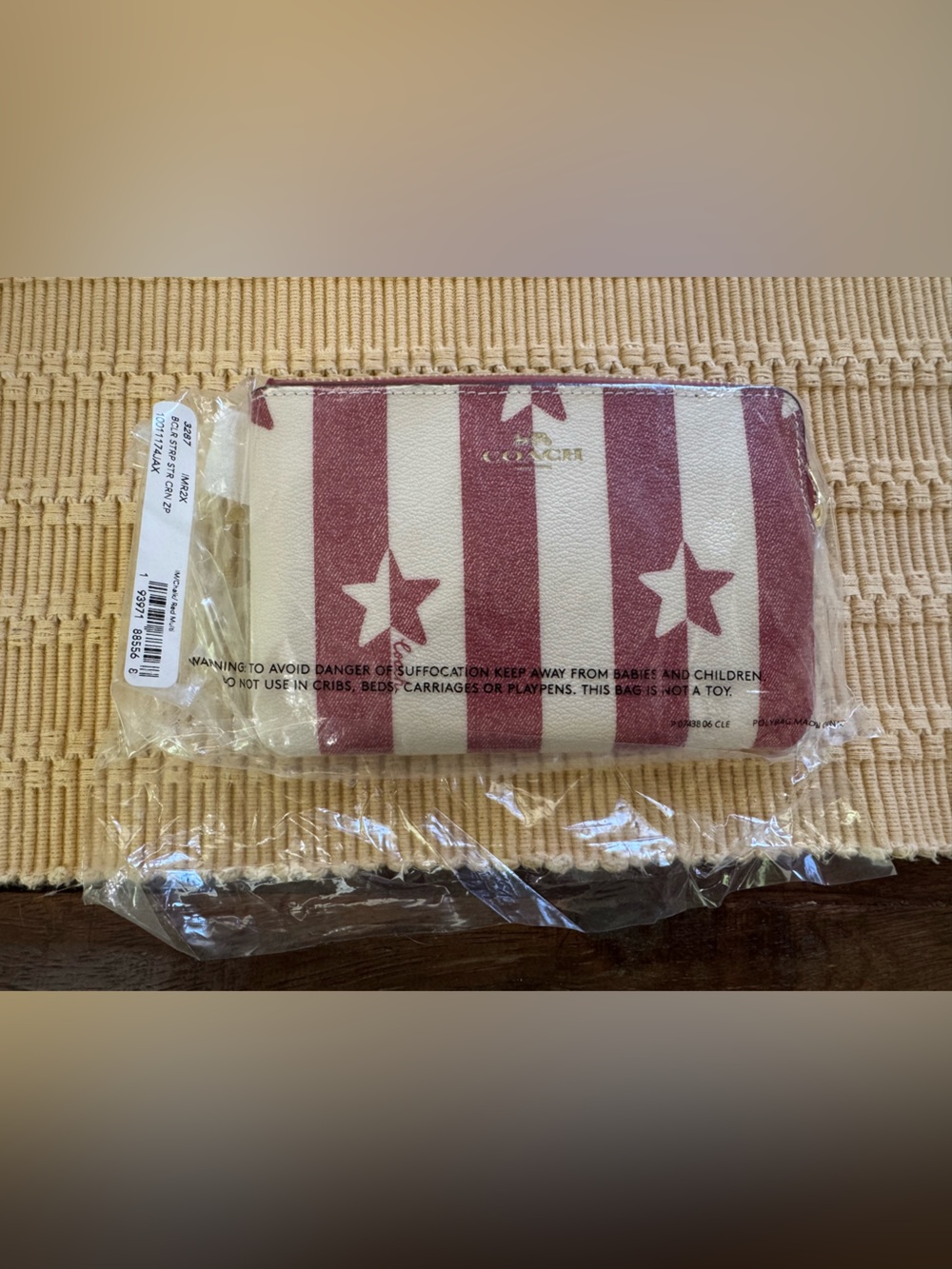 NWT Coach Red and White Star Stripe Wristlet Clutch - Picture 5 of 6